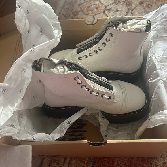 Brand new, in box dr.marten platform Sinclair - Picture 6 of 9